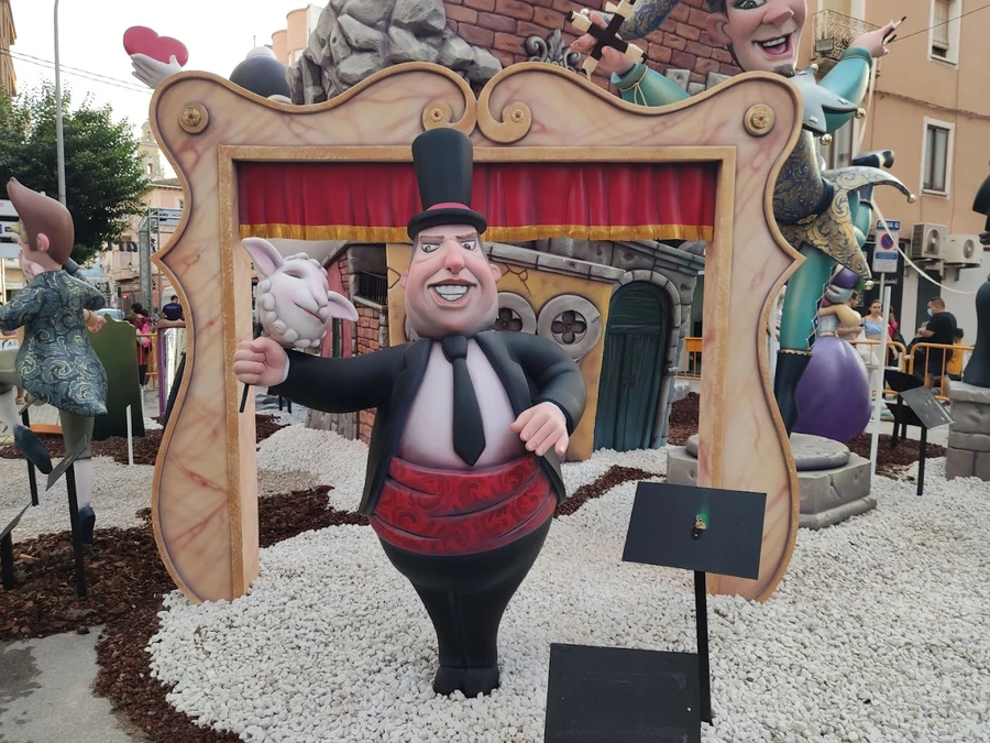 Las Fallas de Gandía ninots