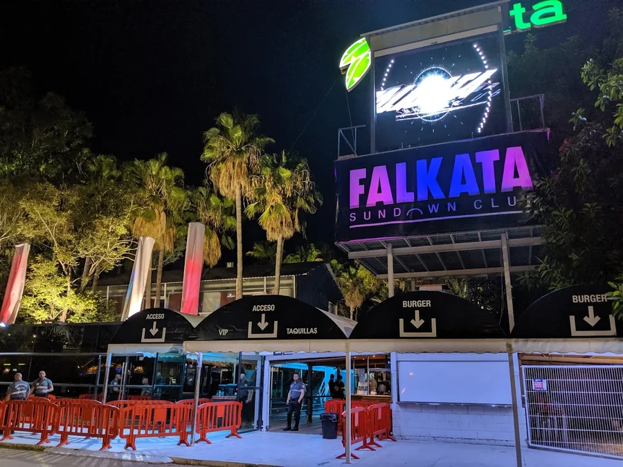 Las Mejores Discotecas de Gandía: Guía de Fiesta