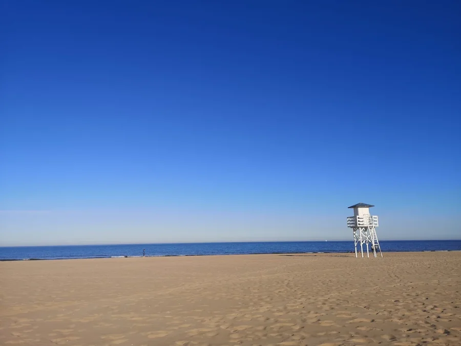 playa de norte de gandia vacia