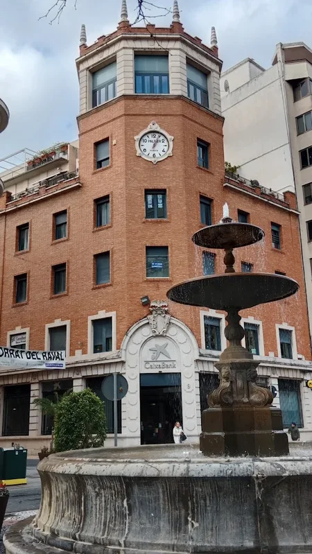 Banco al principio del Paseo de las Germanías